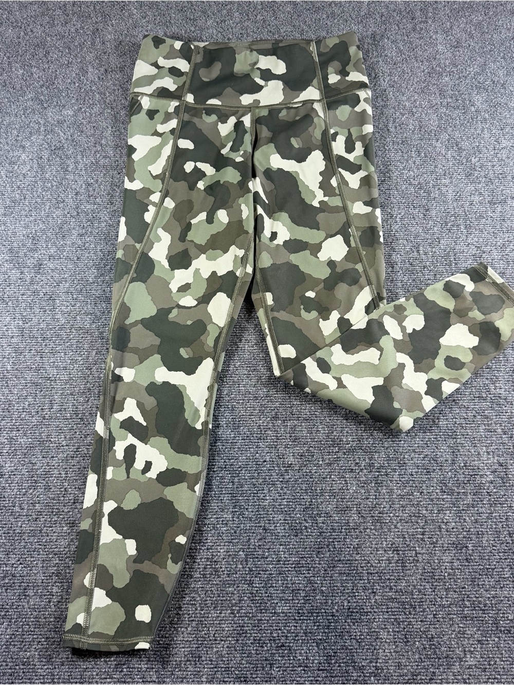 Athleta Women’s Small Leggings Green Camo Yoga Pants Running
Gym Workout S